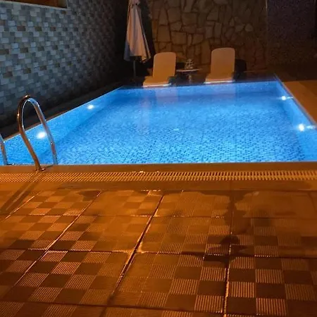 Luxus Ξενοδοχείο *